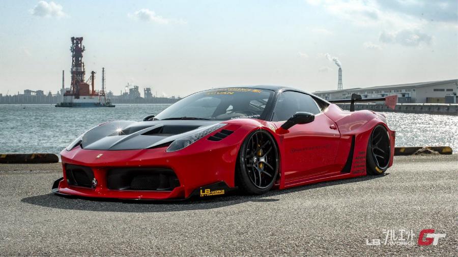  Ferrari 458 Italia Red&Black by Liberty Walk 2019 года  (фото 1 из 6)